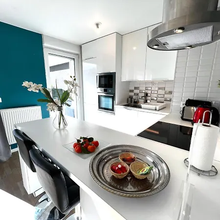 Paris La-defense - U Arena - 2 Bedrooms - Parking, Terrace & Wifi *